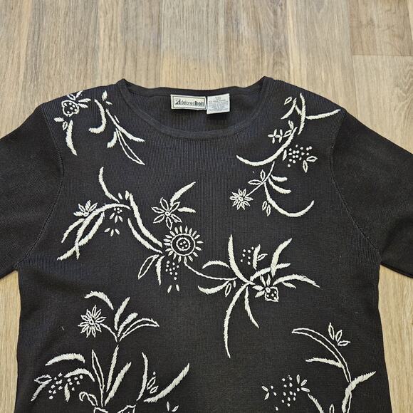 Vtg Embroidered Floral Sweater Womens S Black White Short Sleeve Wearable Art - Picture 2 of 8